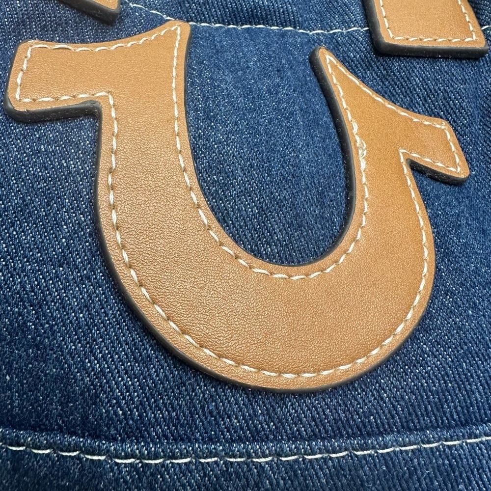 True Religion crossbody Bag - Picture 3 of 8